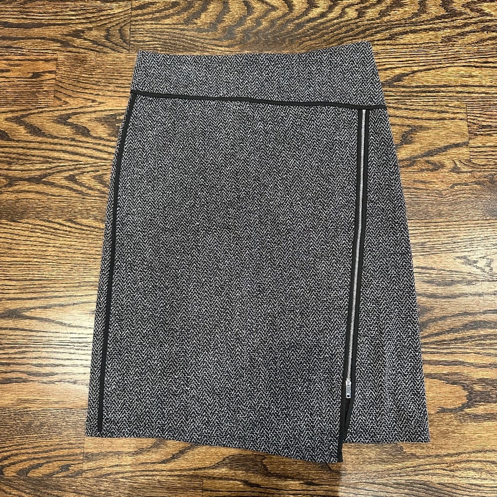 NWOT Asymmetric Tweed-like skirt with zipper detail